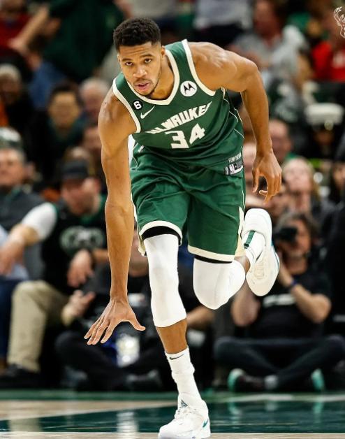 包含字母哥回归赛场，挺进下一轮首场状态亮眼，TL观众沸腾！的词条-九游娱乐官方平台